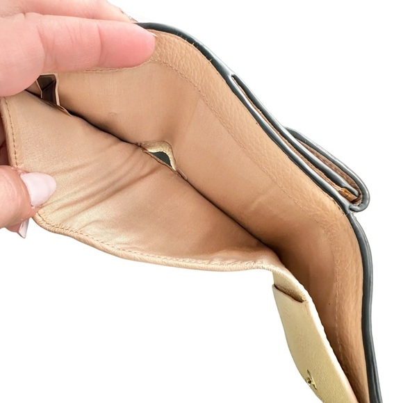 Authentic Chloe Beige Pebbled Leather Compact Bifold Alphabet C Charm Wallet Set - Picture 8 of 13